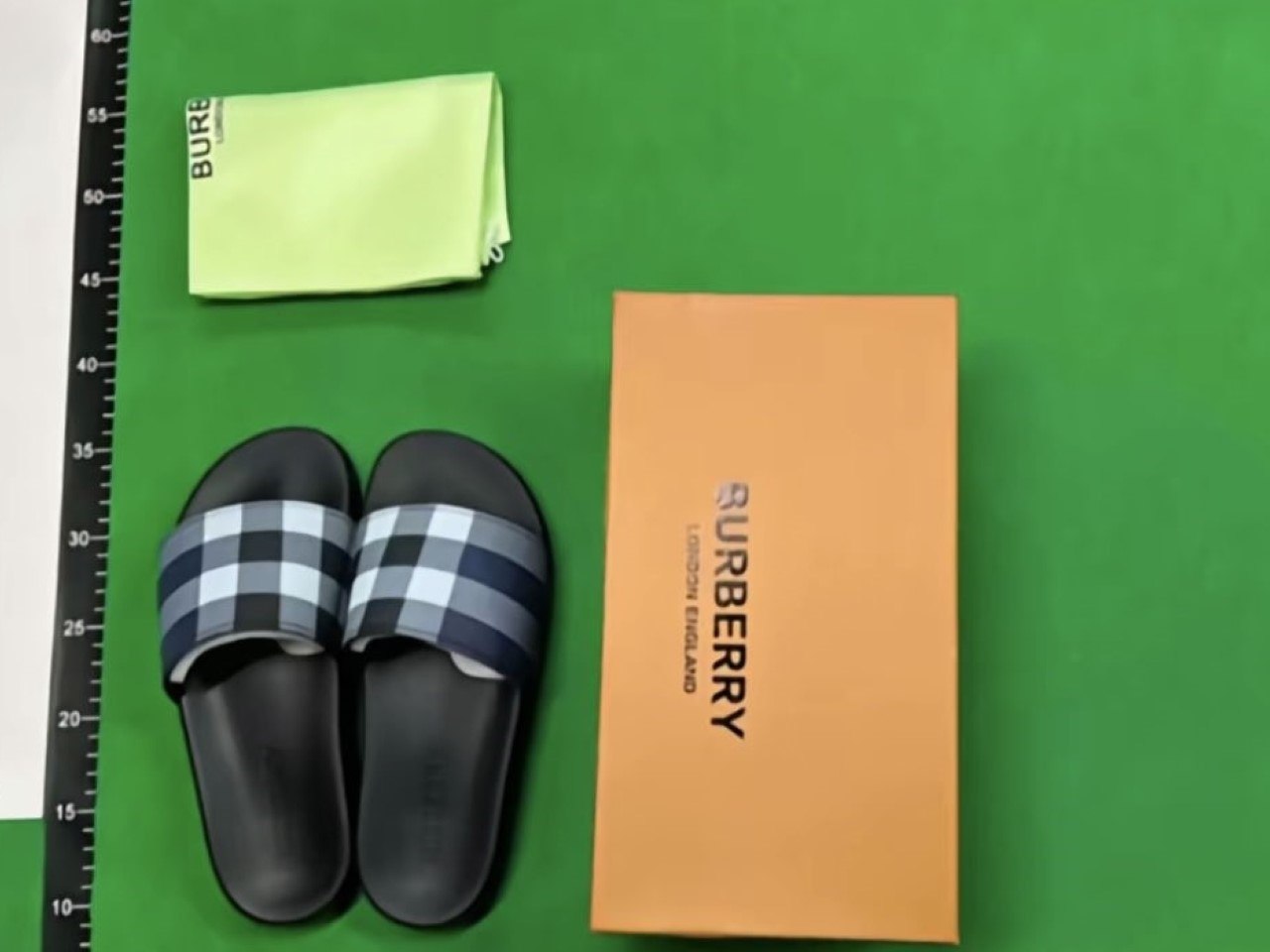  Burberry Slippers -4