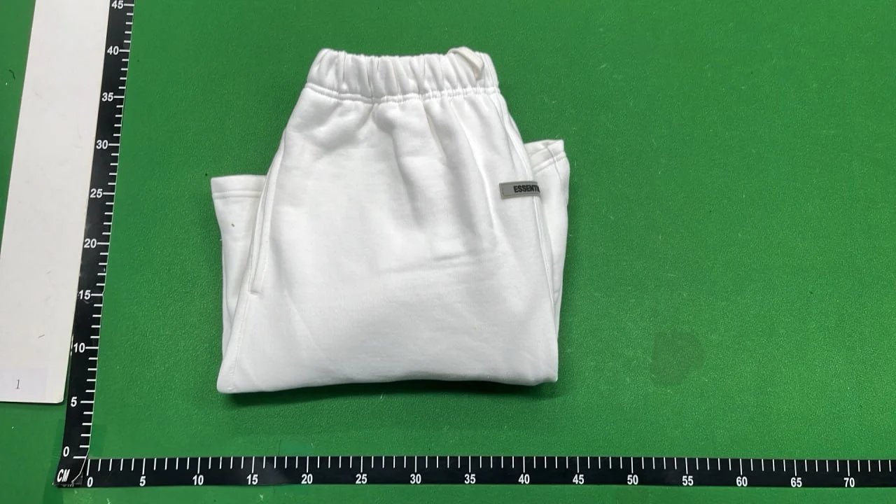 ESSENTIALS shorts -4