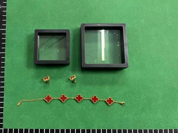 Van Cleef & Arpels bracelet (The perfect gift for your loved ones -4