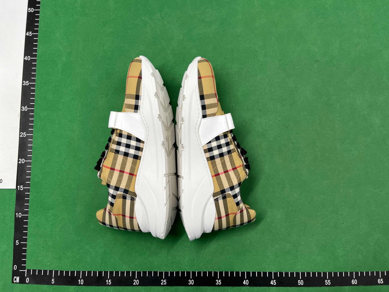 BURBERRY Sneakers -2