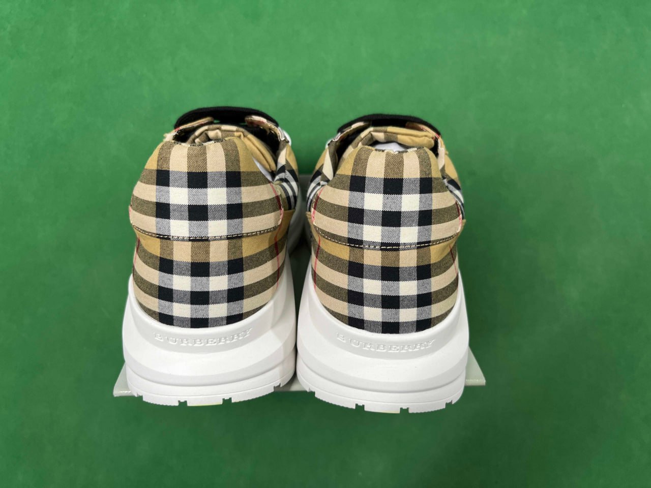 BURBERRY Sneakers -3