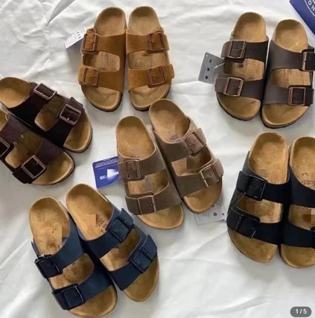 Buckled flat slippers
