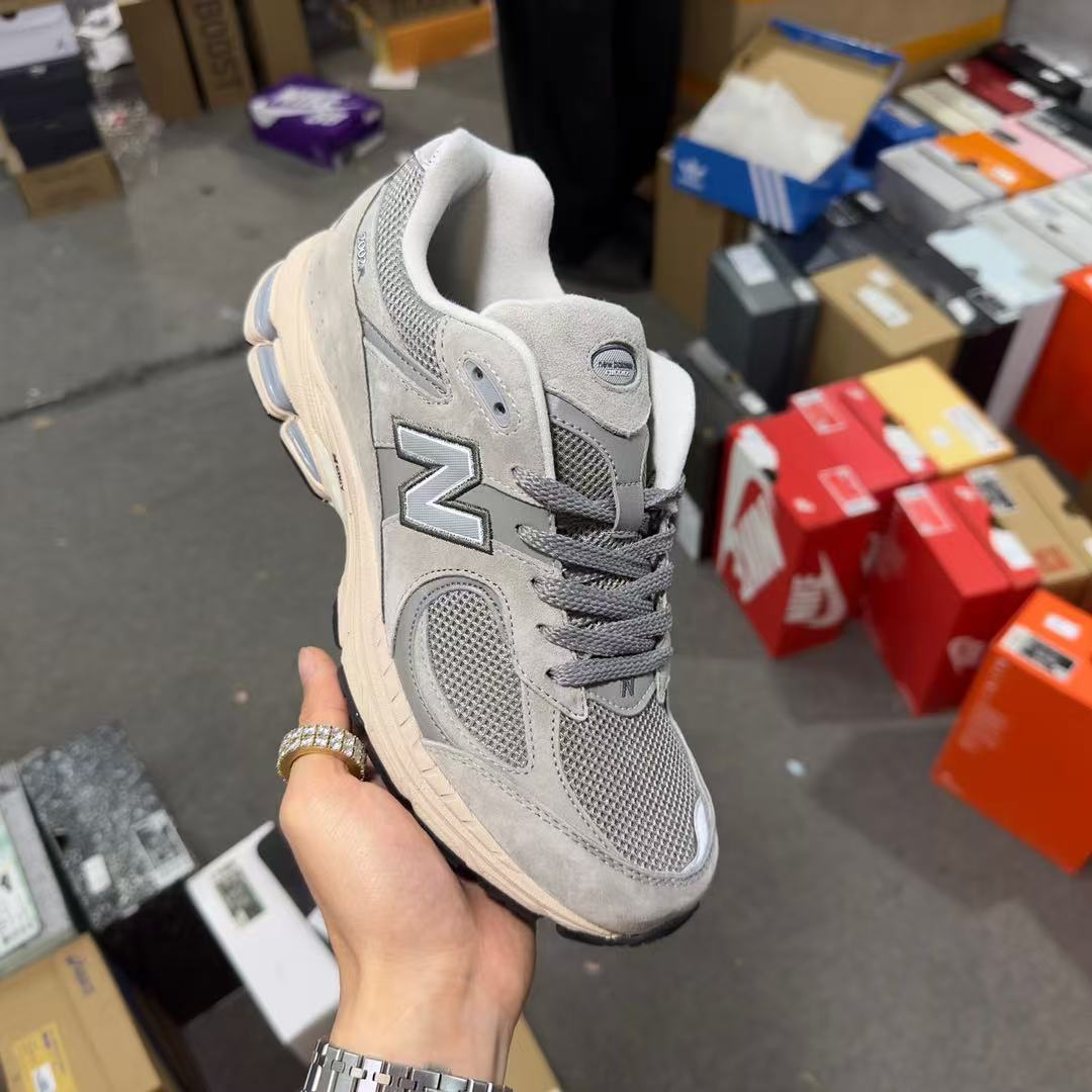 NEW BALANCE   2002    