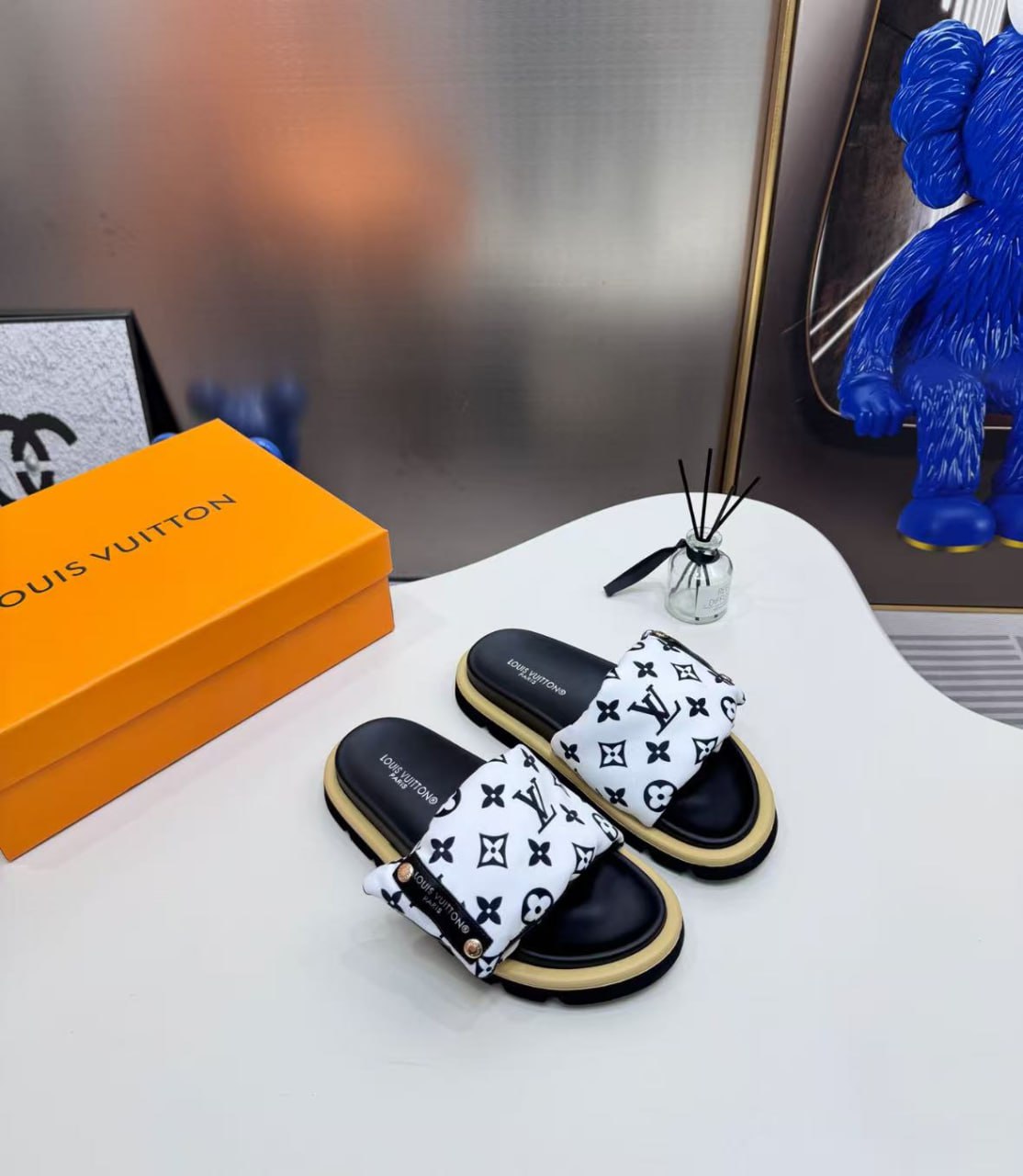 LV Louis Vuitton Velcro Slippers Couples -4