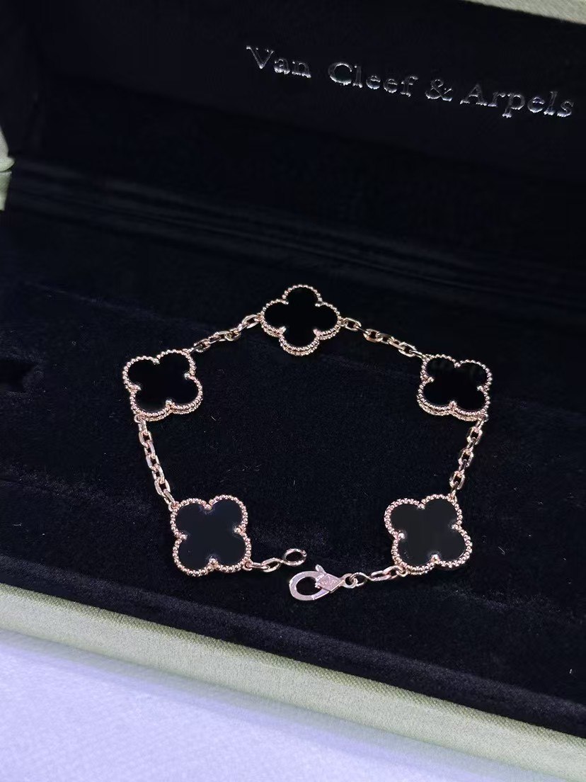 Four-leaf clover bracelet（40 s