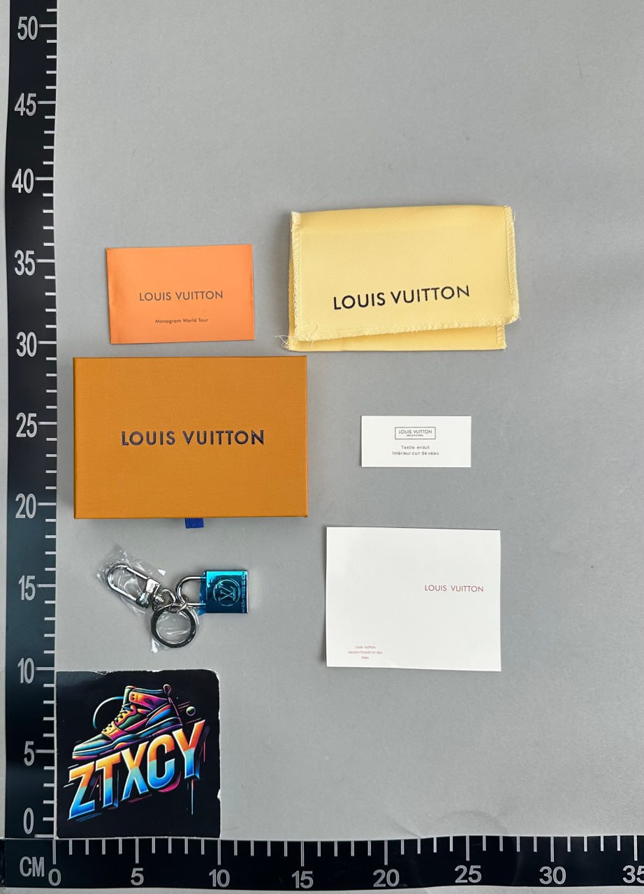 LV keychain -4