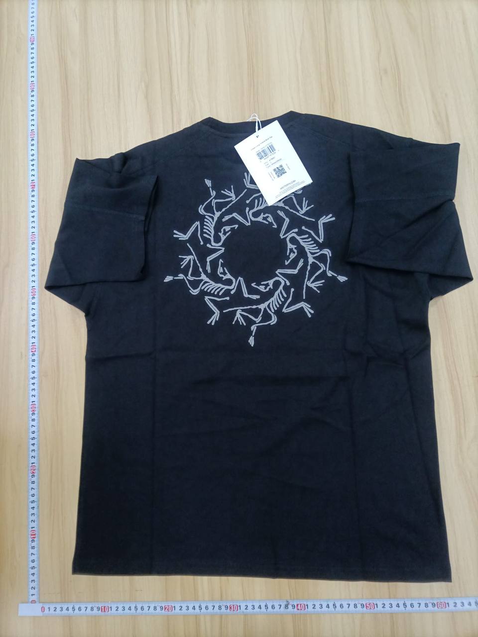 Arc'teryx  t-shirt and sun protective clothing   -4