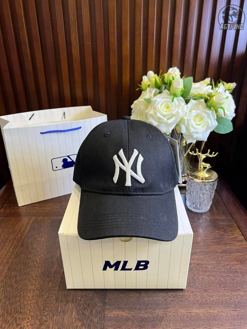 MLB hat 