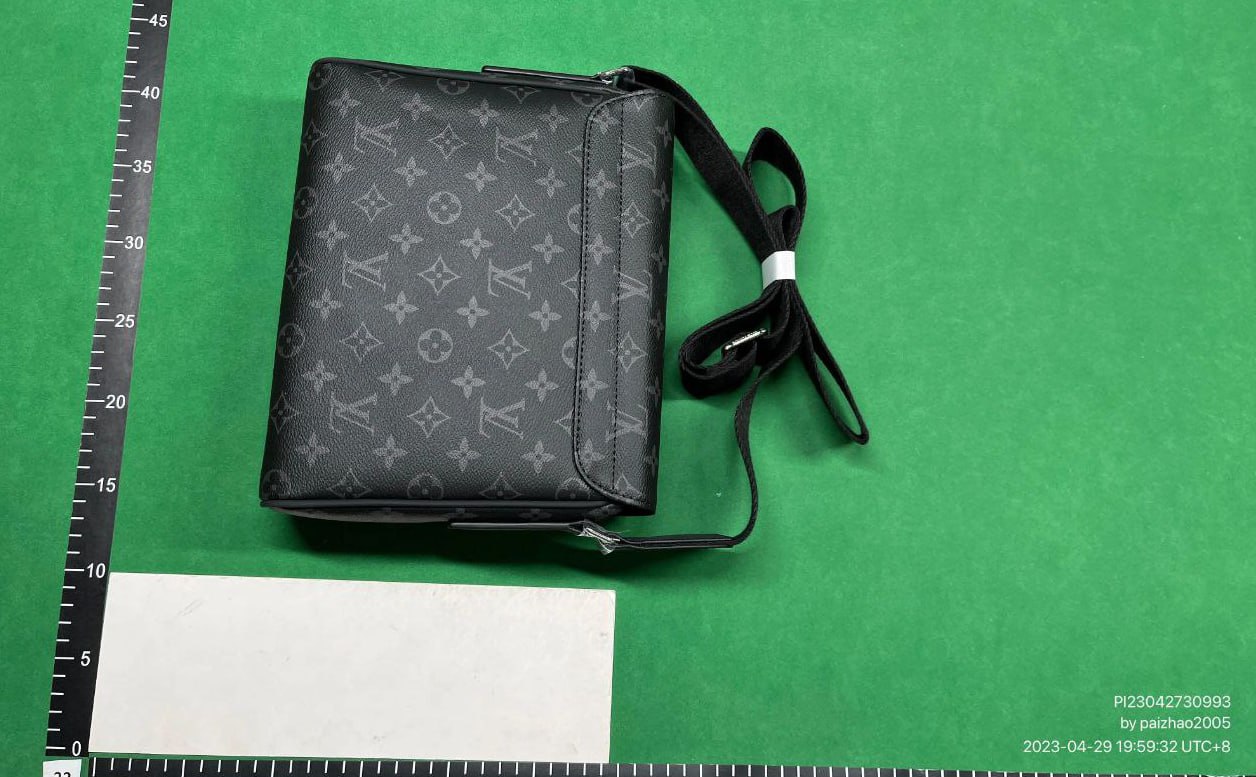  Lv  Shoulder Bags -3