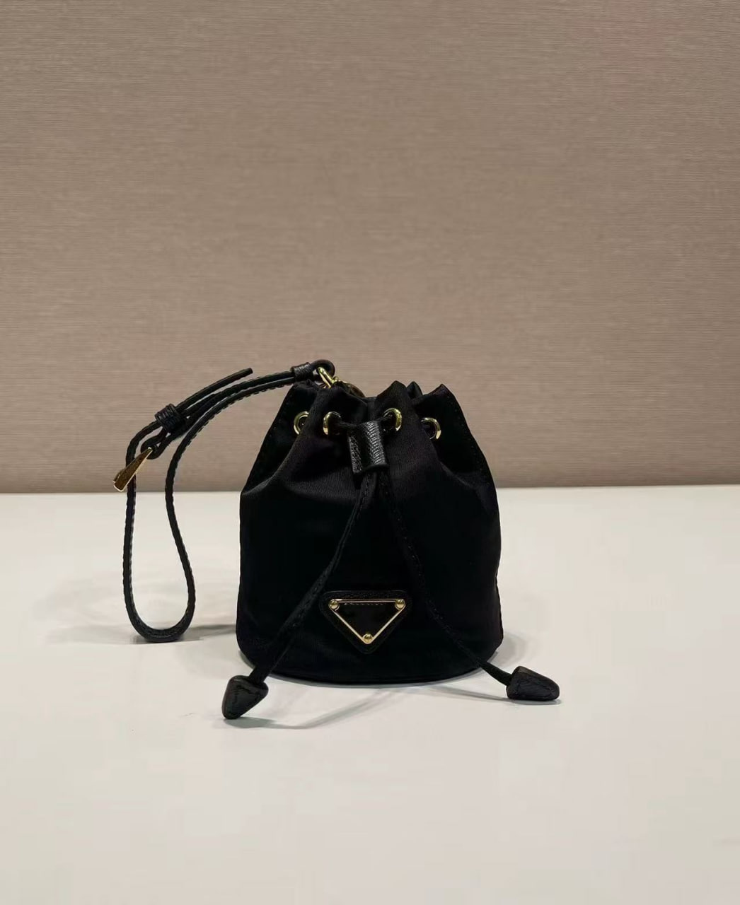 Prada bag/Burberry messenger b