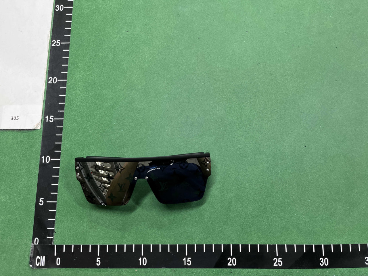 LV Louis Vuitton Gucci Burberry Prada Sunglasses (Recent Hot Sellers. A must-have for summer beach vacations) -3