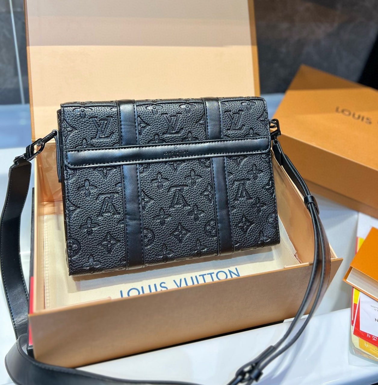 Louis Vuitton crossbody bag -3
