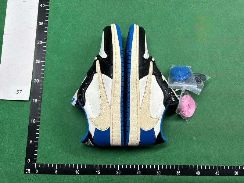 Jordan Travis Scott -2