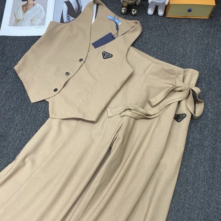 prada   miumiu  DIOR   suit