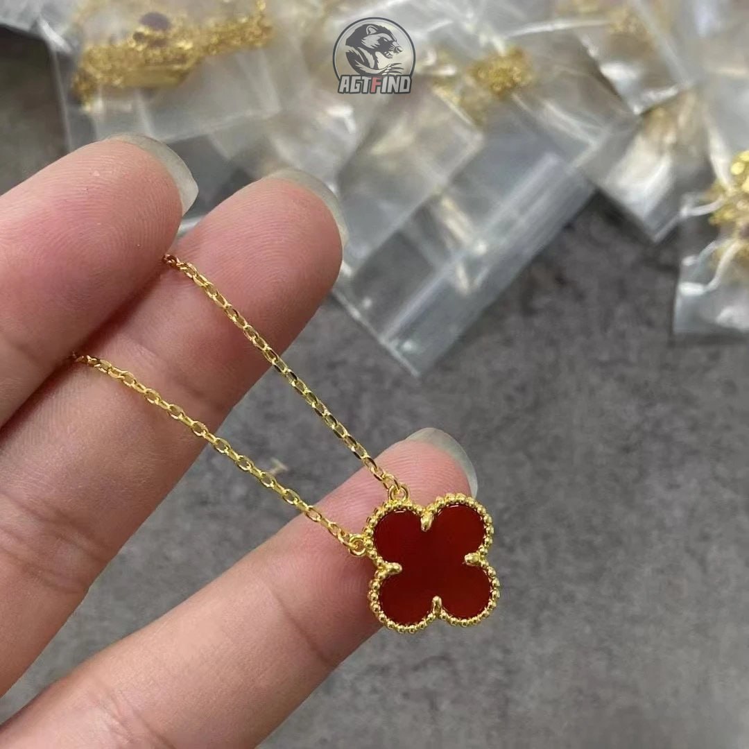 Van Cleef & Arpels __ VCA necklace  (10+ -3