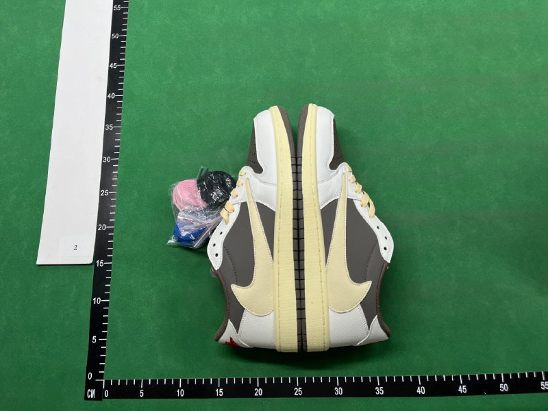 Travis Scott x Air Jordan 1 -2