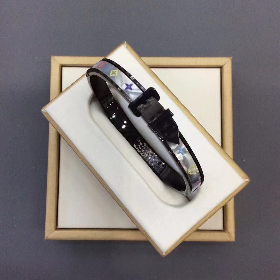 LV Bracelet -4