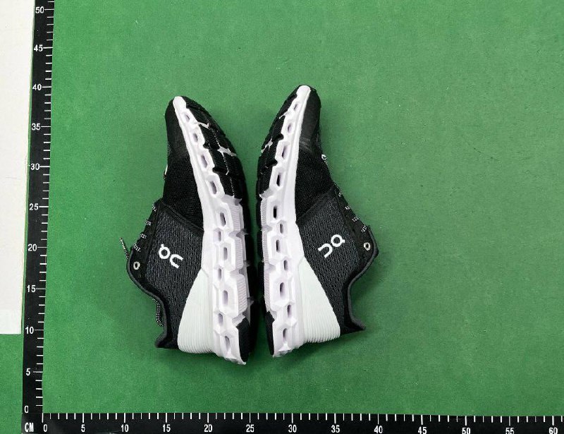 On clouds shoes  (40 CP) -5