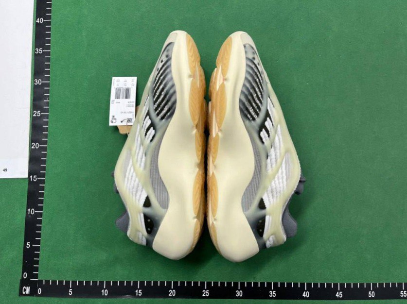 adidas originals Yeezy boots 700 v3 -4