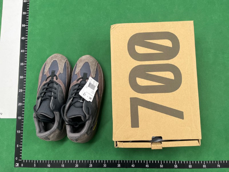 OG-YEEZY700 -3