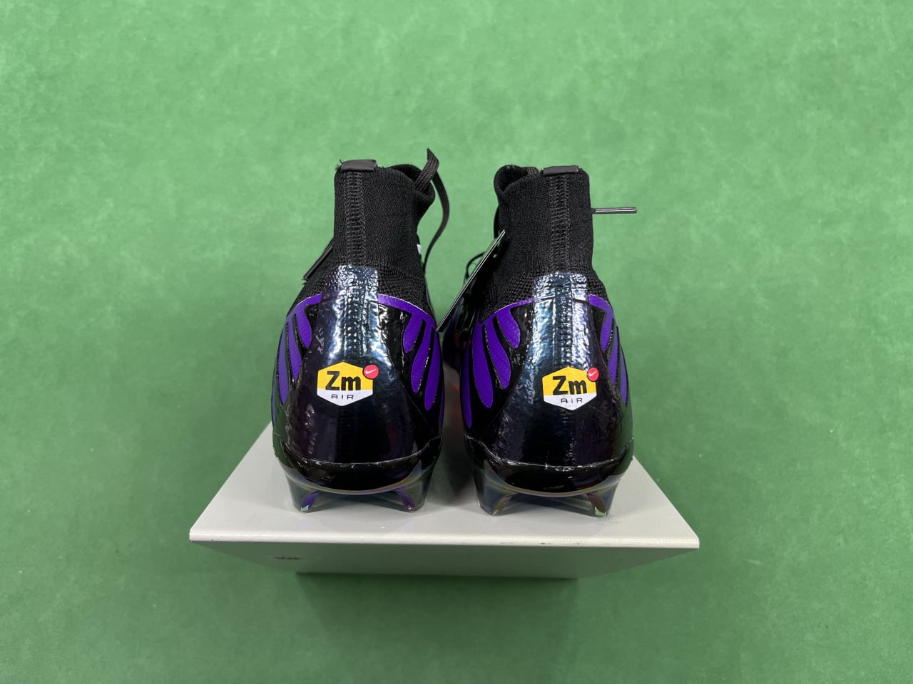 Nike soccer shoes  -2