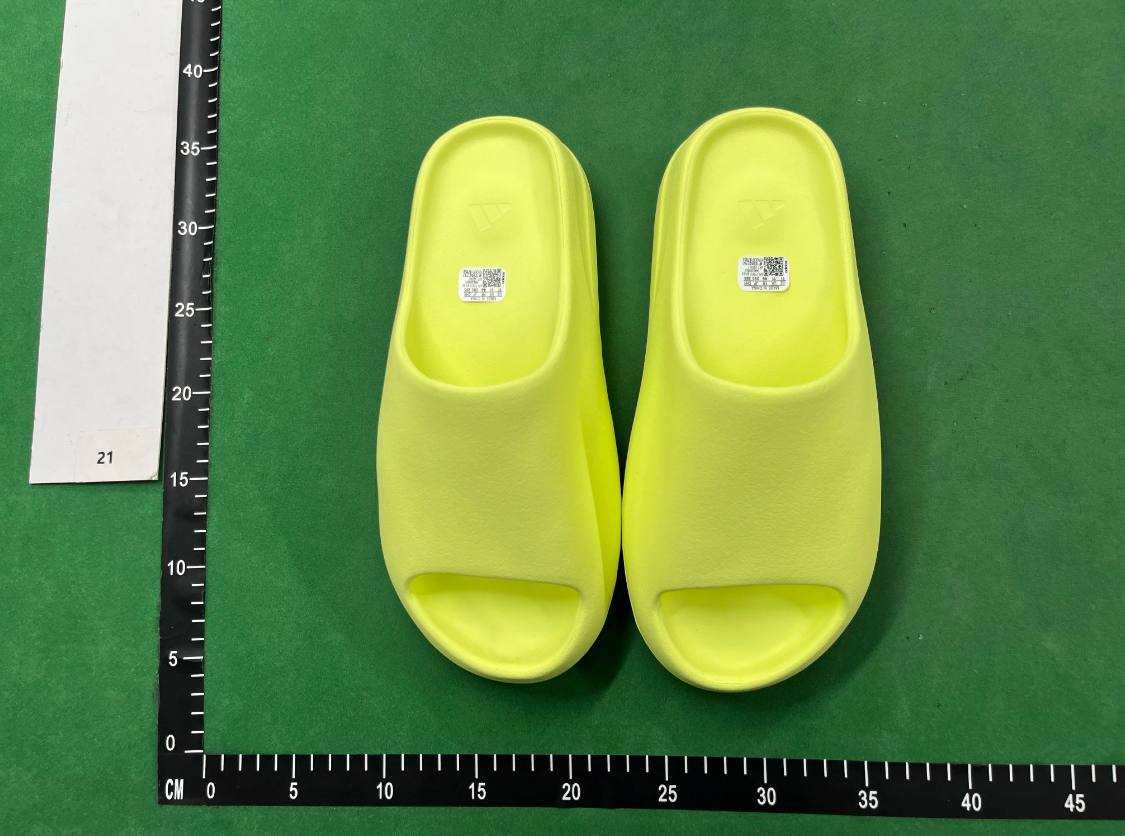 MANY YEEZY SLIDES -3