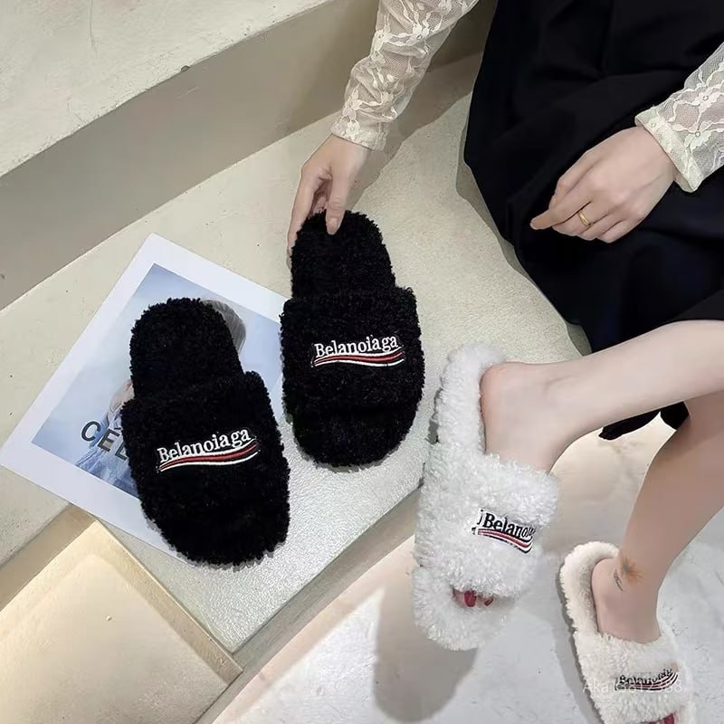Balenciaga fluffy slippers san