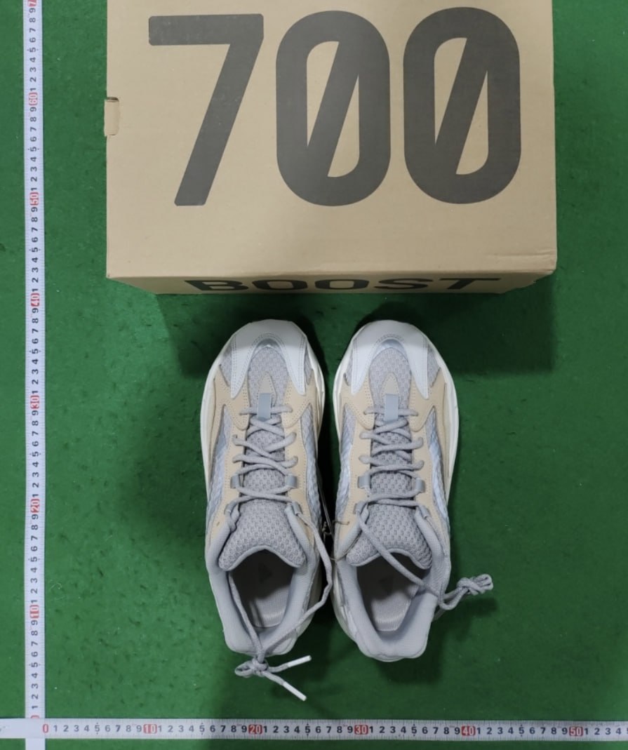 Yeezy Boost 700 -3