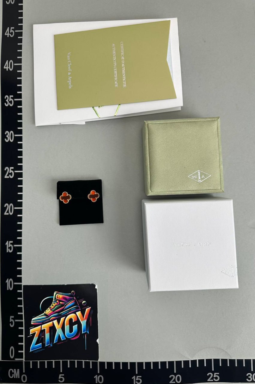 Van Cleef & Arpels earrings -3