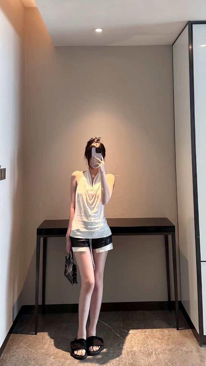  Louis Vuitton Slippers  