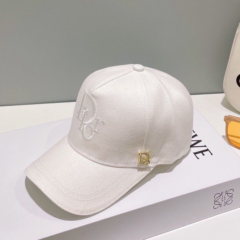 Dior's best-selling hat -2