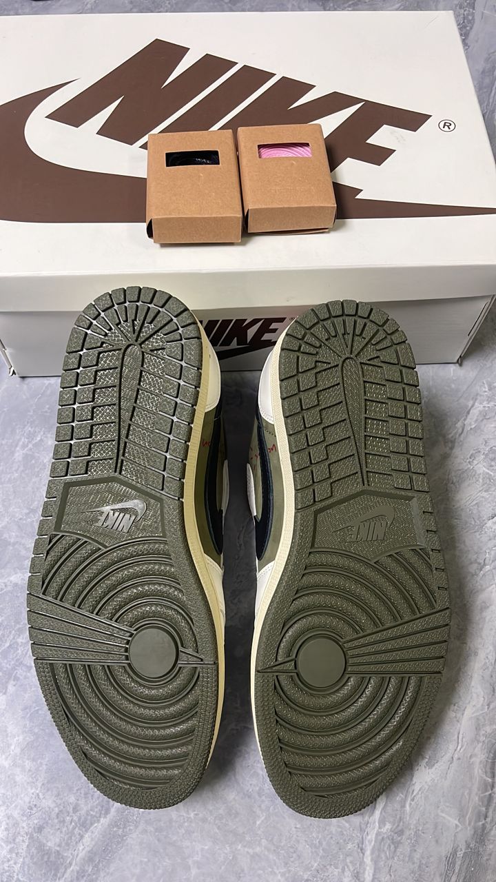 Air Jordan 1 Travis Scott Low sneakers  -3