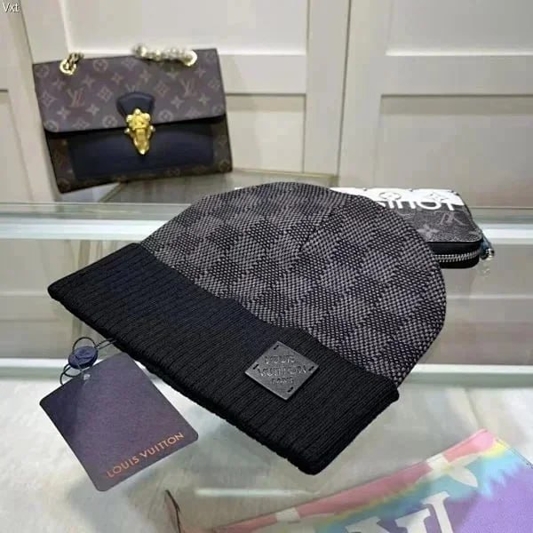 LV knitted hat                                       -3